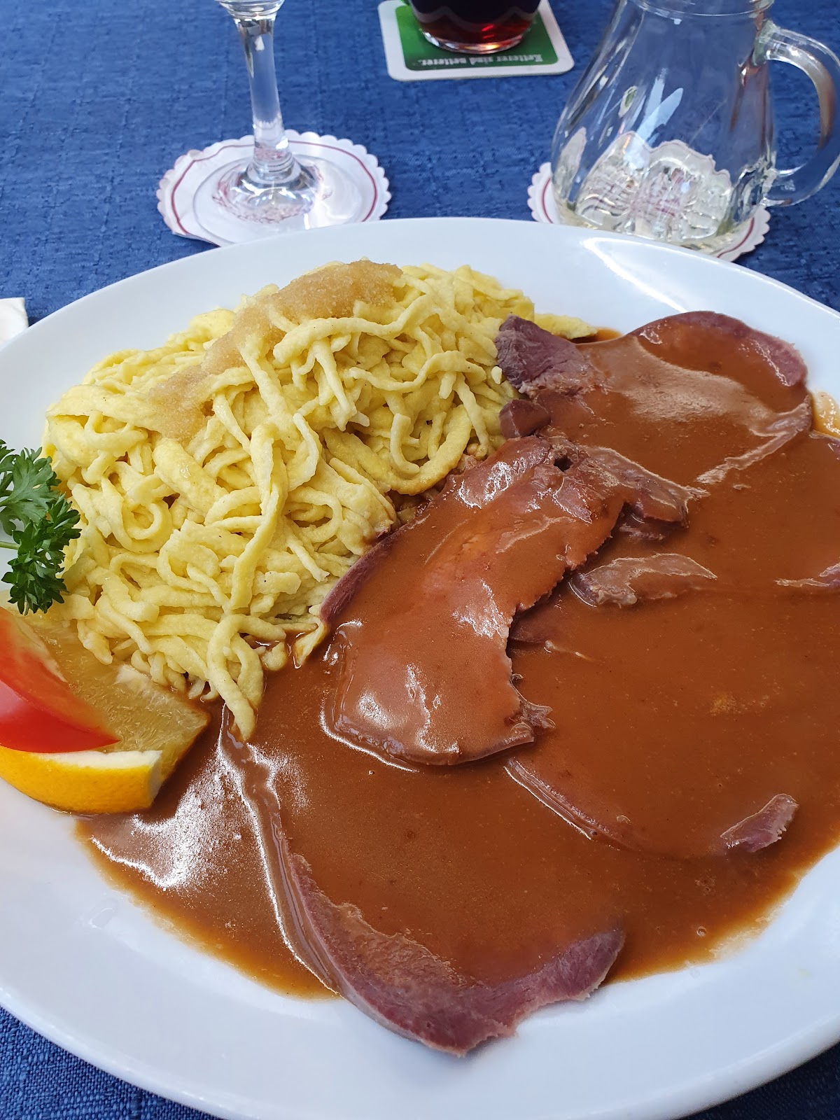 Rinderzunge in Rahmsoße mit Spätzle