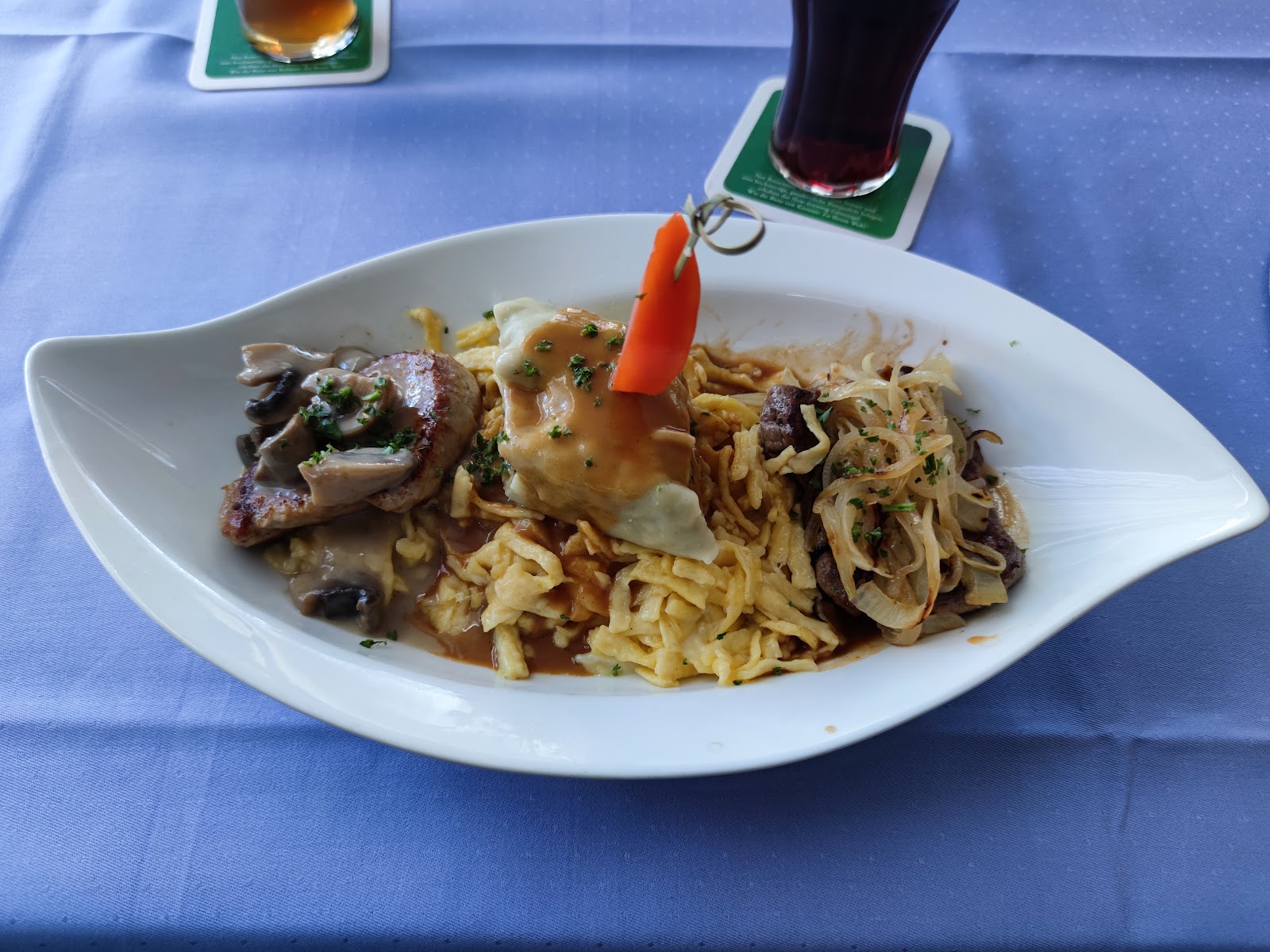 Rostbraten mit Röstzwiebeln und Spätzle